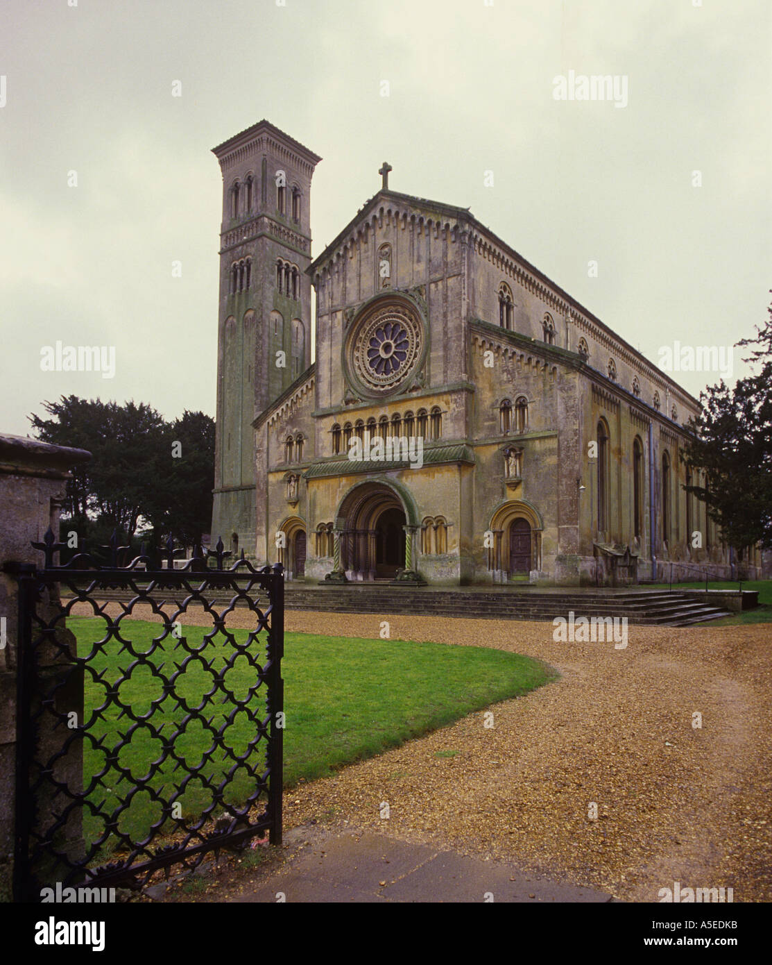 Chiesa parrocchiale di Wilton Wiltshire stile lombardo Basilica edificata 1844 Foto Stock