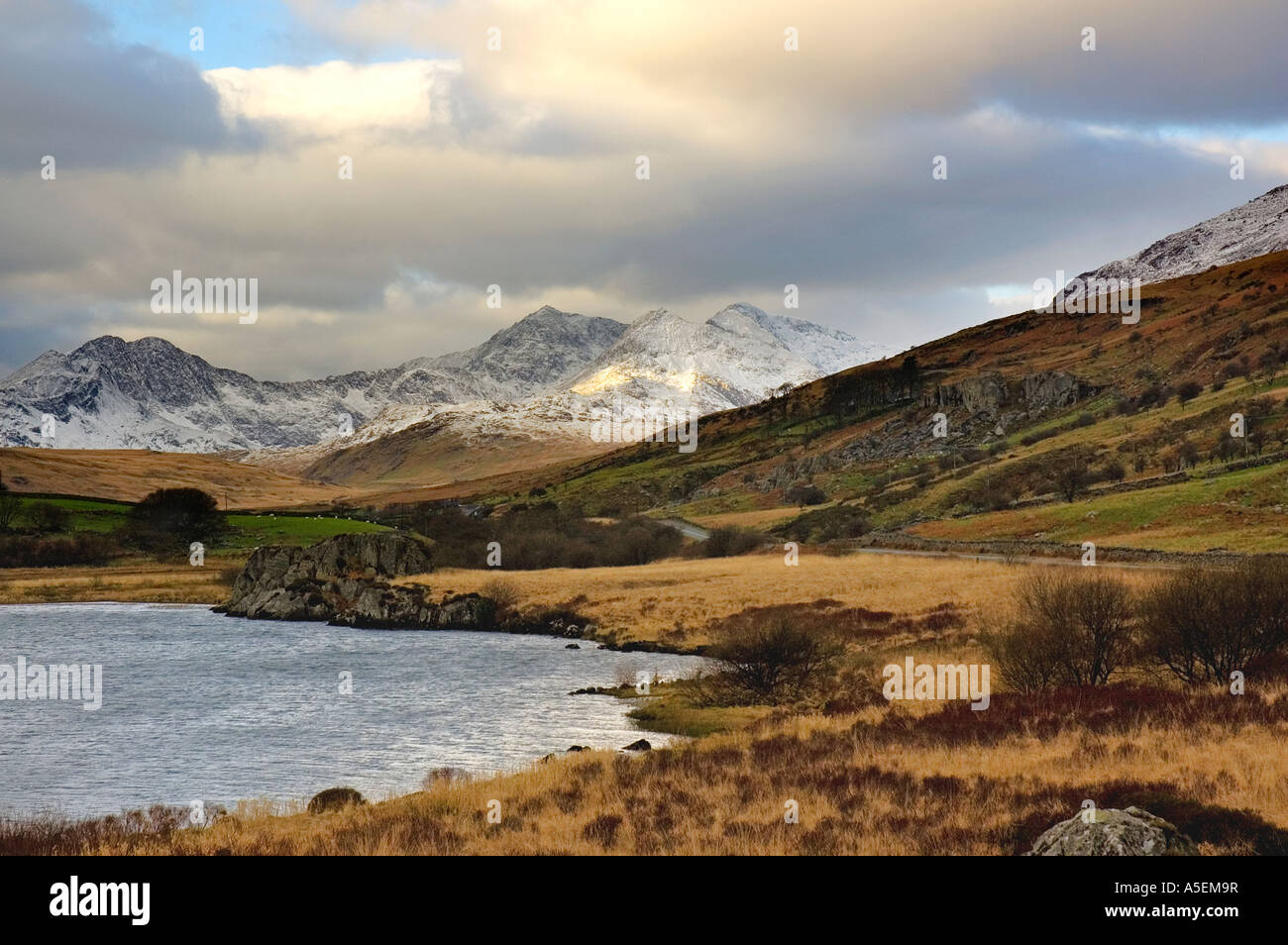 Mount Snowdon da Llyn Mymbyr Foto Stock