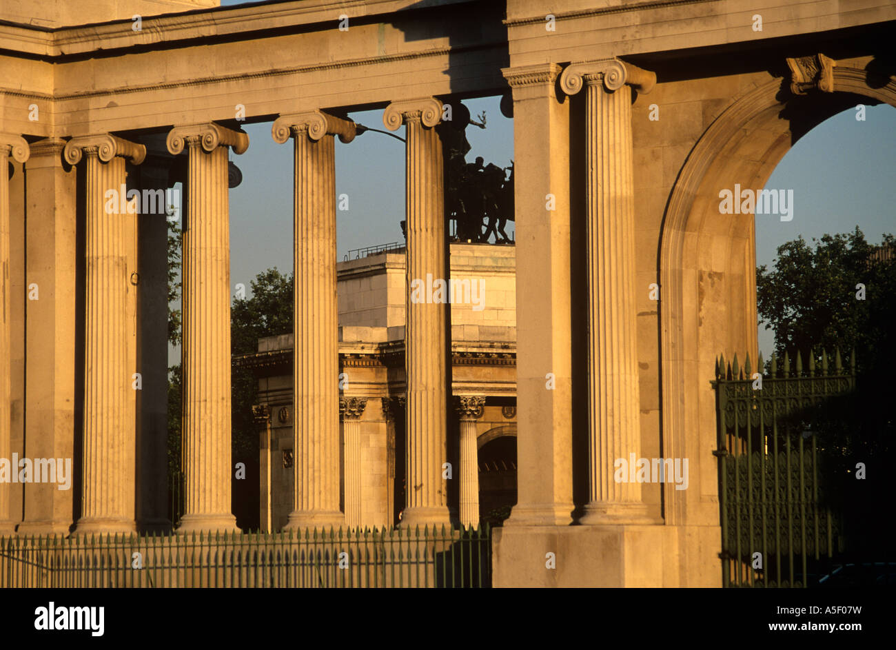 Le colonne del grande entrata all'angolo di Hyde Park Londra Foto Stock