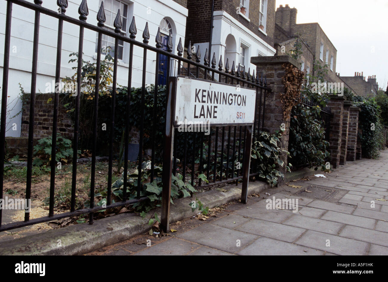 Kennington Lane parte della London Inner Ring Road Inghilterra Foto Stock