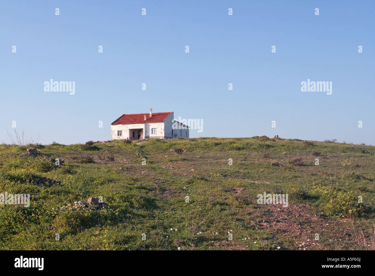 Casa di pietra in mezzo al nulla vicino a Vila do Bispo Algarve Portogallo Foto Stock