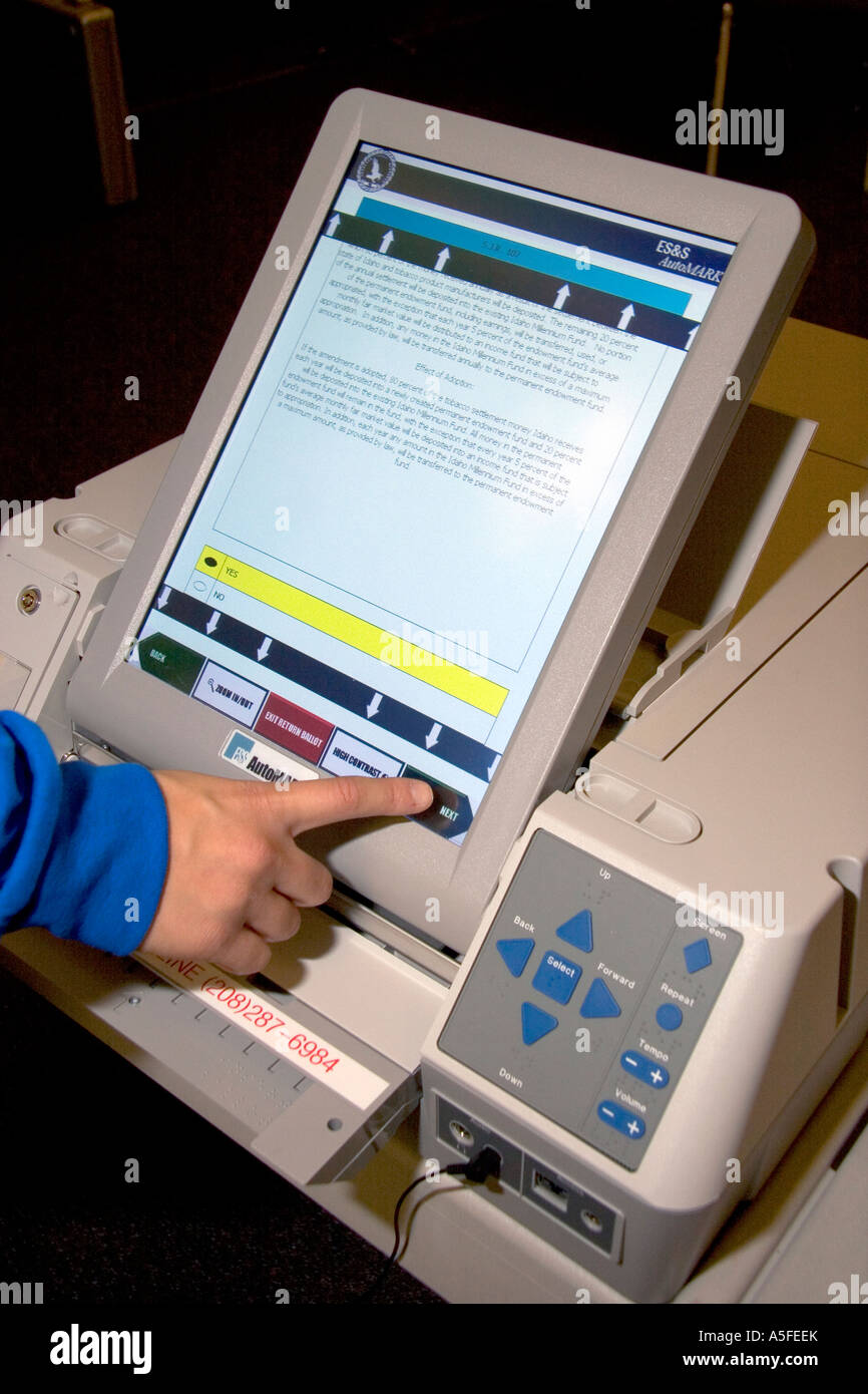 Un touch screen computer voto essendo utilizzato in Boise Idaho Foto Stock