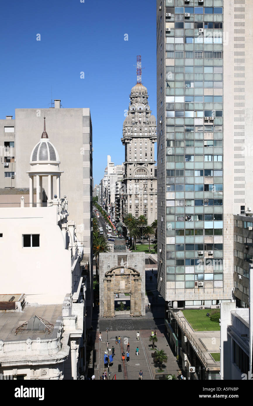 Uruguay Montevideo Palacio Salvo Puerta De La Ciudadela Foto Stock