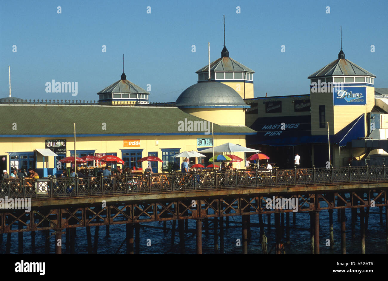 Vista del molo del lungomare Hastings East Sussex England Gran Bretagna UK Europa UE Foto Stock