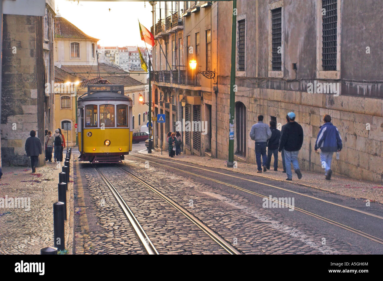 Tram, linea 28, Portogallo, Lisbona Foto Stock