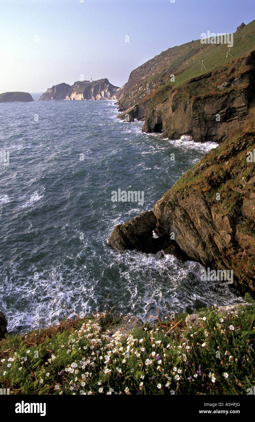 Mare mosso sulla costa est di Lundy Island nel canale di Bristol Devon England Foto Stock