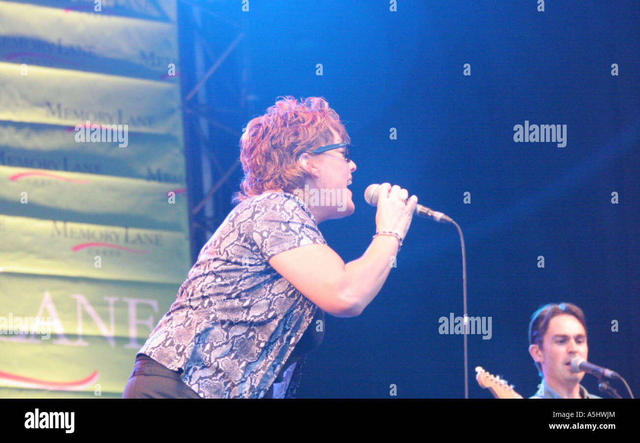 Katrina e le onde in concerto a Cardiff Galles del Sud GB UK 2006 Foto Stock