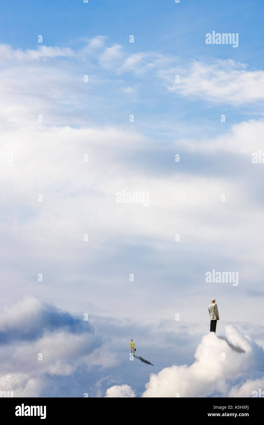 Digital composito di due uomini al di sopra delle nuvole Foto Stock