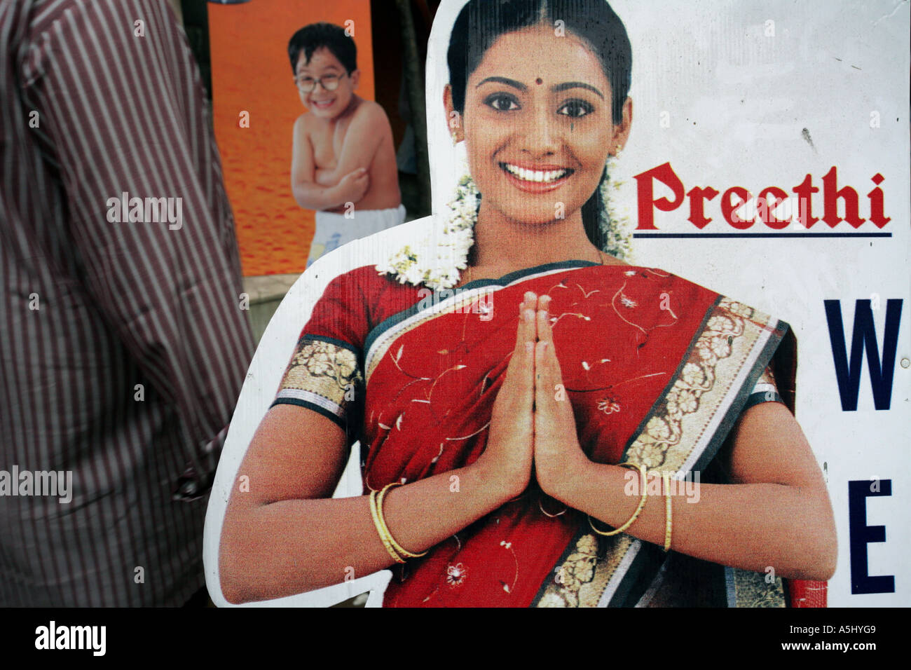 Manifesti pubblicitari di Pondicherry, India del Sud. Foto Stock