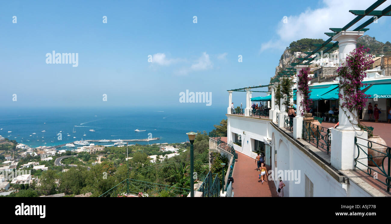 Vista su Marina Grande dalla parte superiore della Funicolare (funicolare), Capri, Capri Riviera Napoletana, Italia Foto Stock