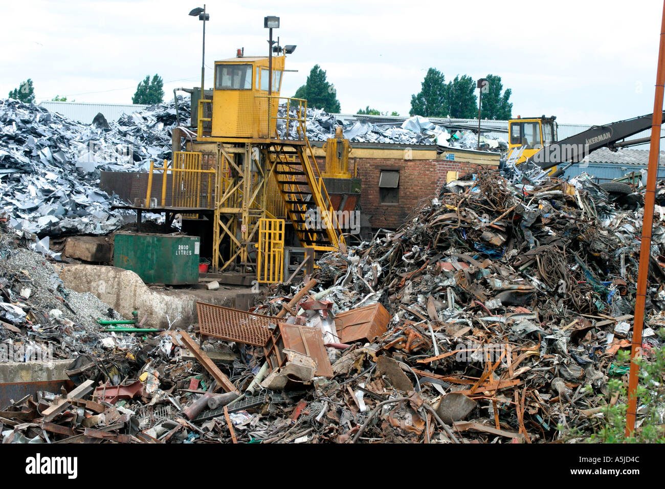 Vetture frantumato in una scrapyard Foto Stock