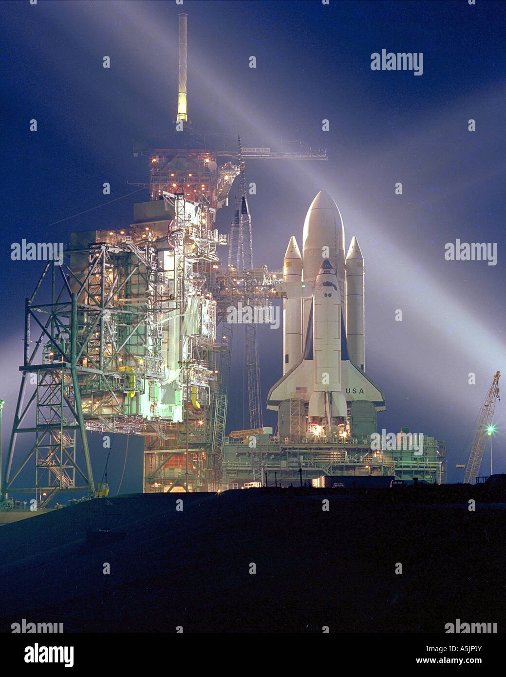 Lo Space Shuttle, STS-1, presso il Kennedy Space Center Launch Pad. Data: 3/5/1981 Foto Stock