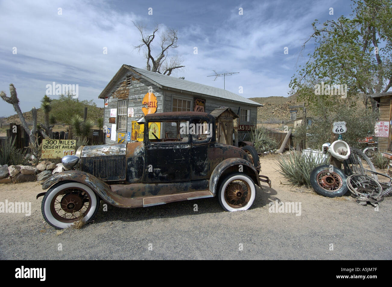 Deserto auto classic vintage arizona cowboy benzina gas stazione turistica unità turismo Foto Stock