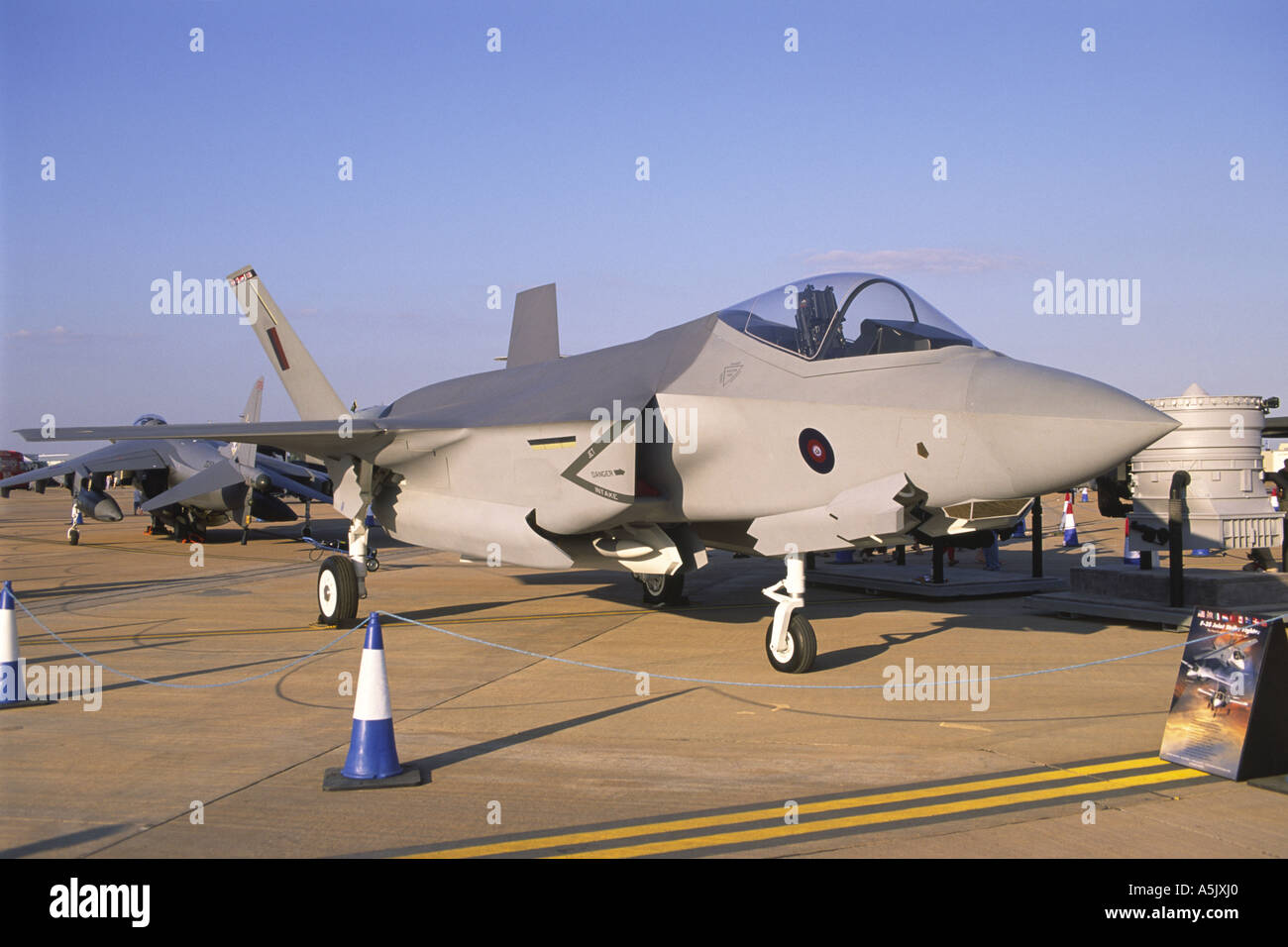 Lockheed Martin F-35 Lightning II Joint Strike Fighter replica nella RAF colori Foto Stock