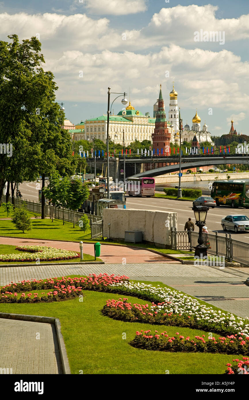 Vista dal ponte sul Moscva a Down Town, il Kreml e gli edifici governativi, Mosca, Russia, Est Europa, Europa Foto Stock