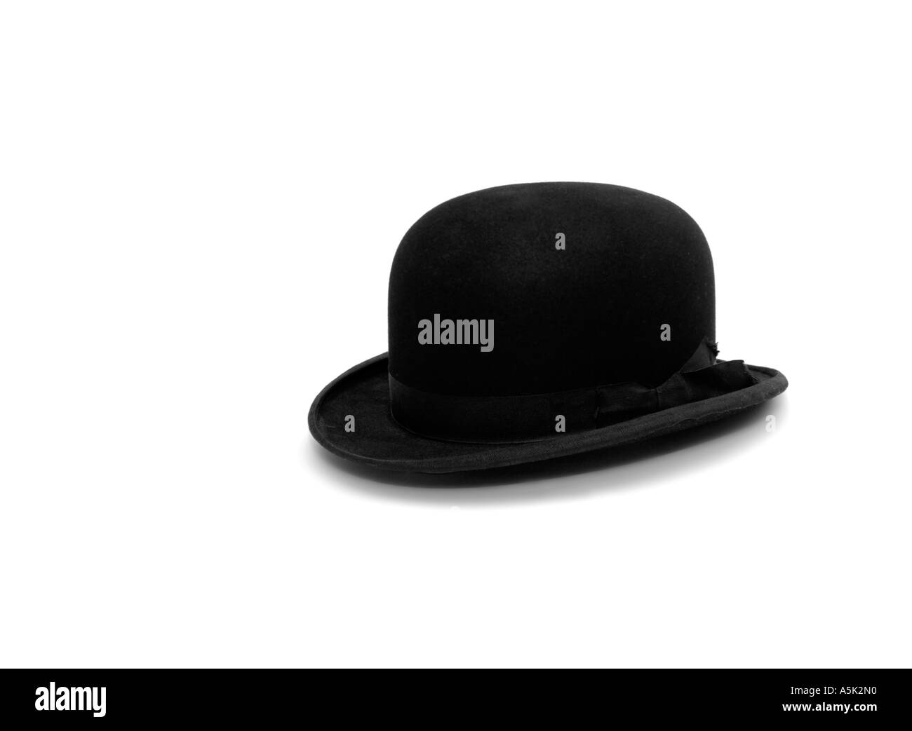 Bowler cappello su sfondo bianco Foto Stock