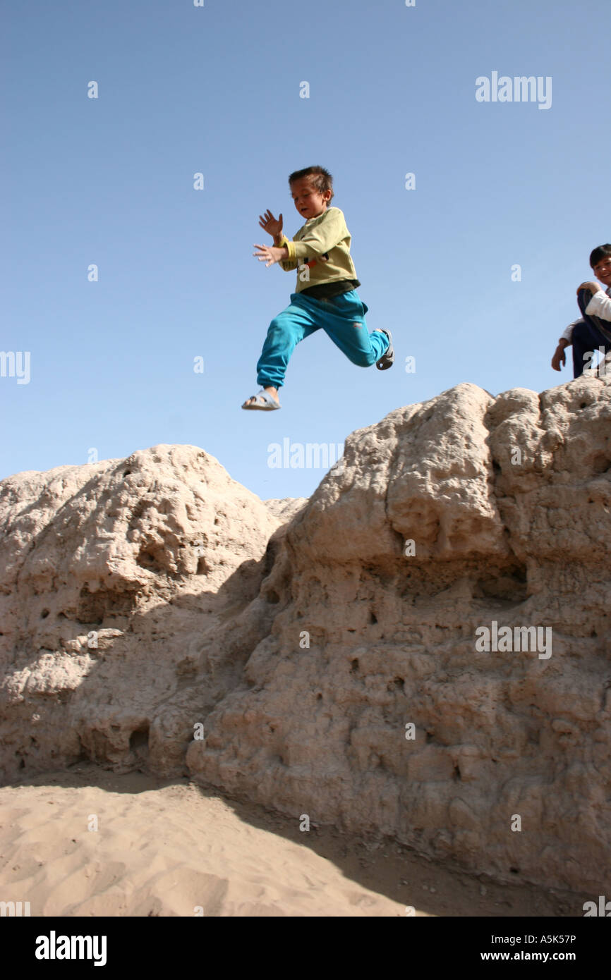 Ragazzi, deserto Kysyl-Kum, Res sabbia, Uzbekistan Foto Stock