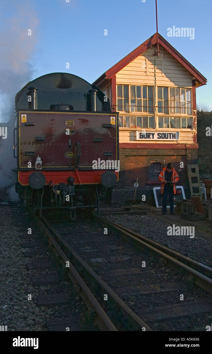 East Lancs Railway motore a vapore stazione di seppellire la casella segnale Foto Stock
