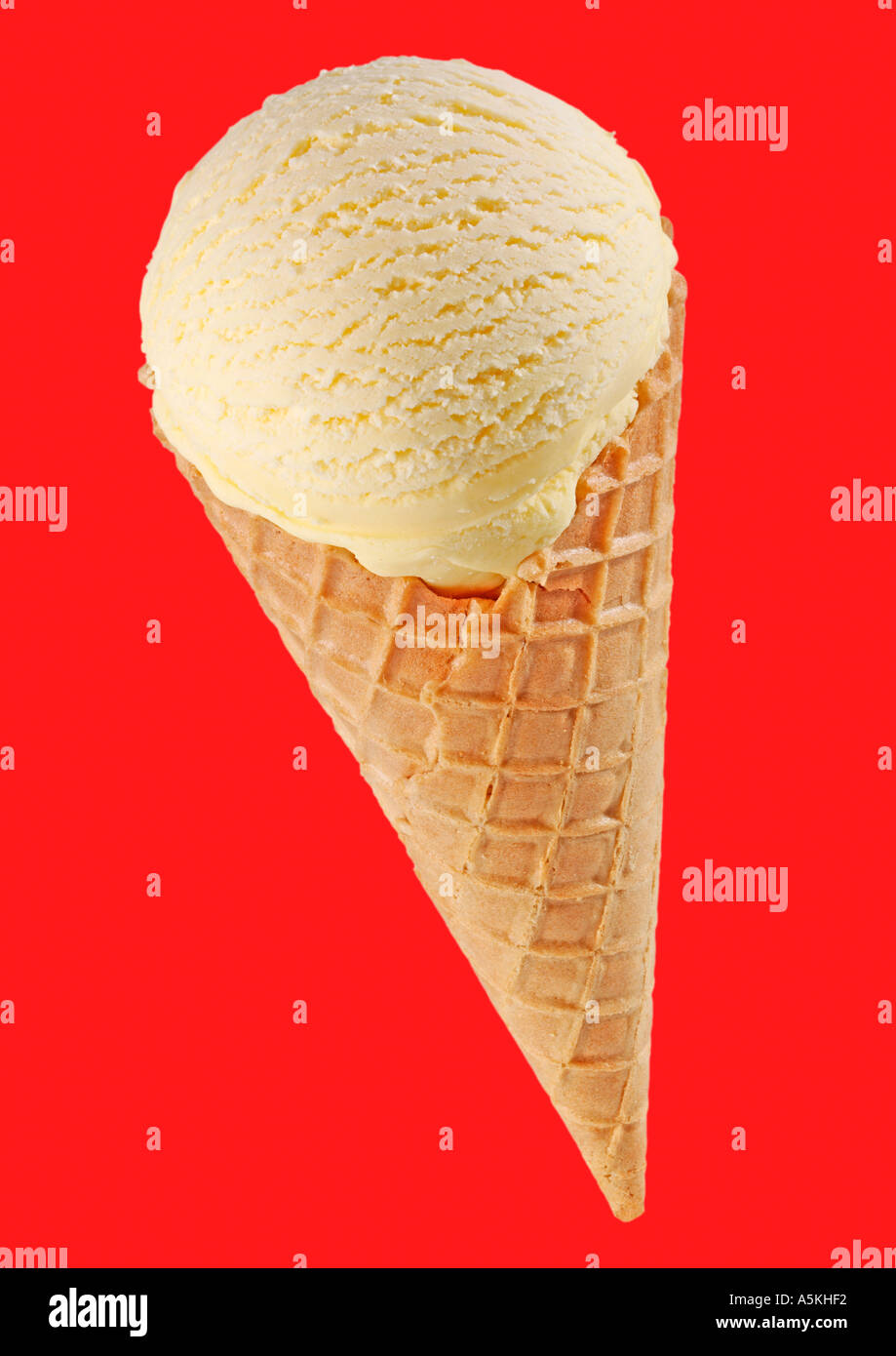 Gelato alla vaniglia su rosso Foto Stock