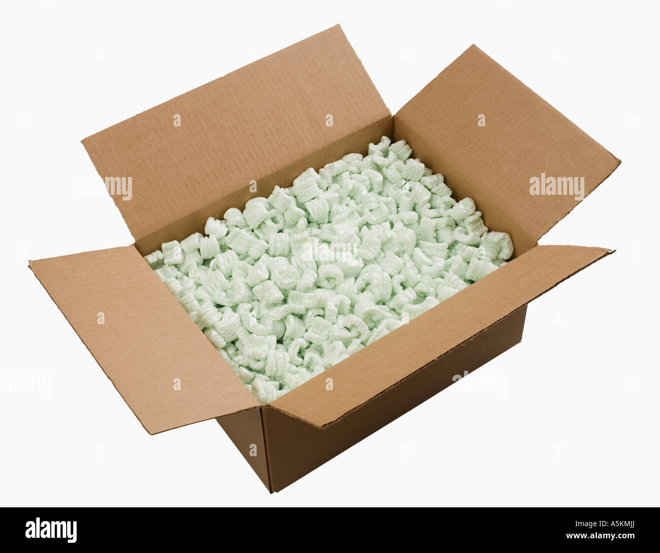 Aprire la scatola riempita con imballaggio arachidi Foto Stock