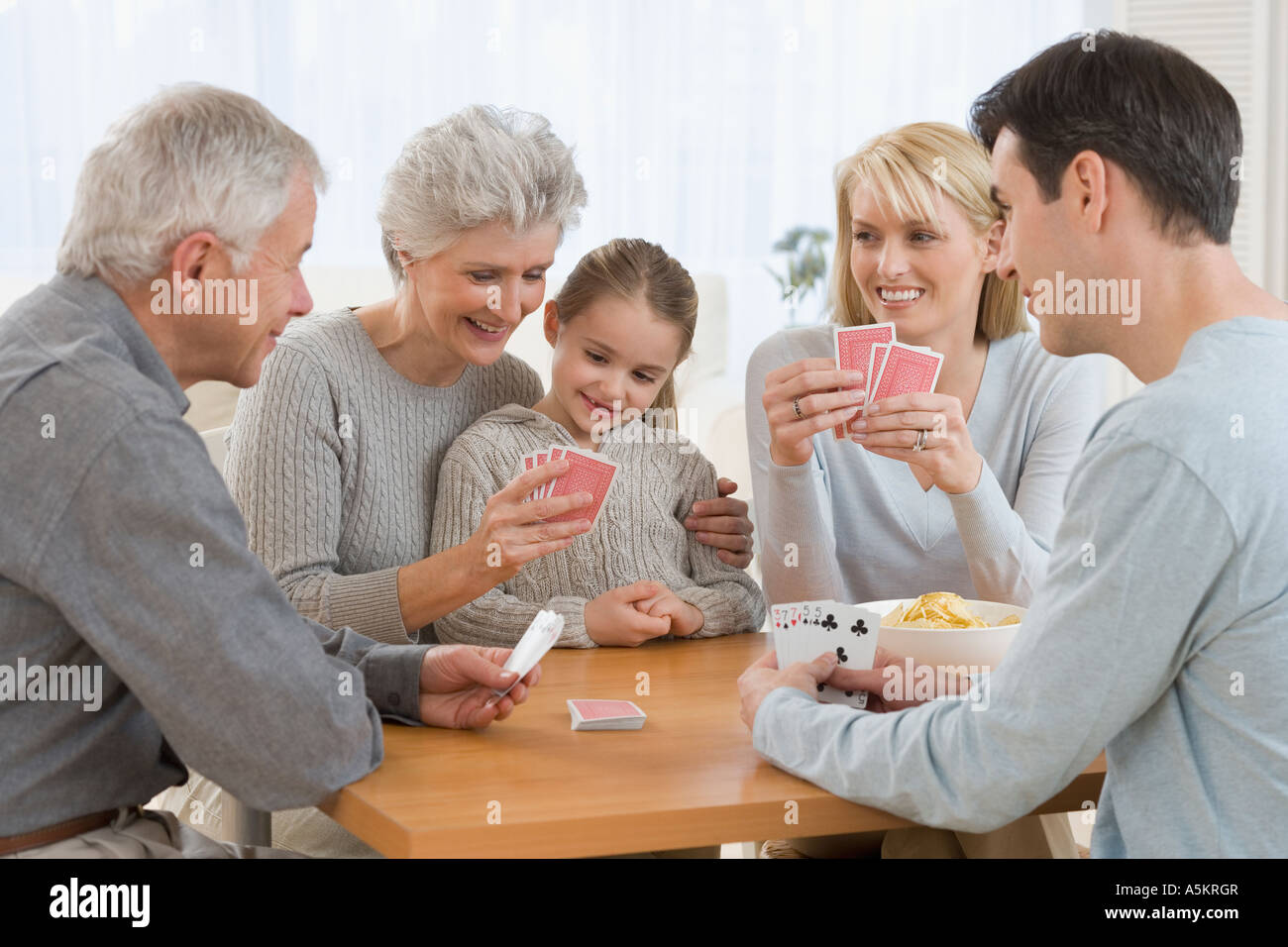 Multi famiglia generazionale carte da gioco Foto Stock