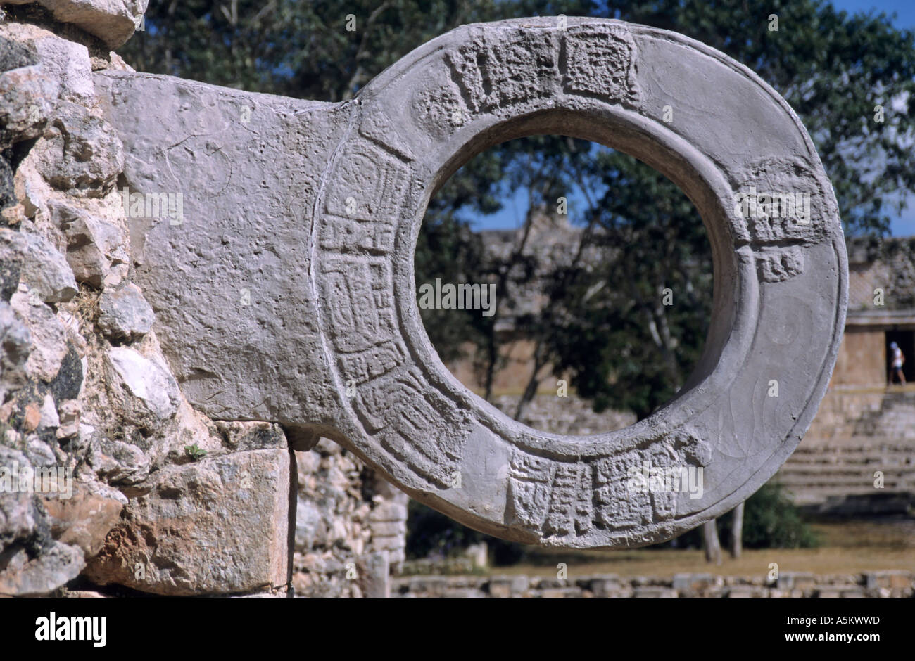 Messico yucatan stato uxmal palla dettagli di un cerchio di pietra utilizzata come obiettivo per il gioco maya della palla Foto Stock