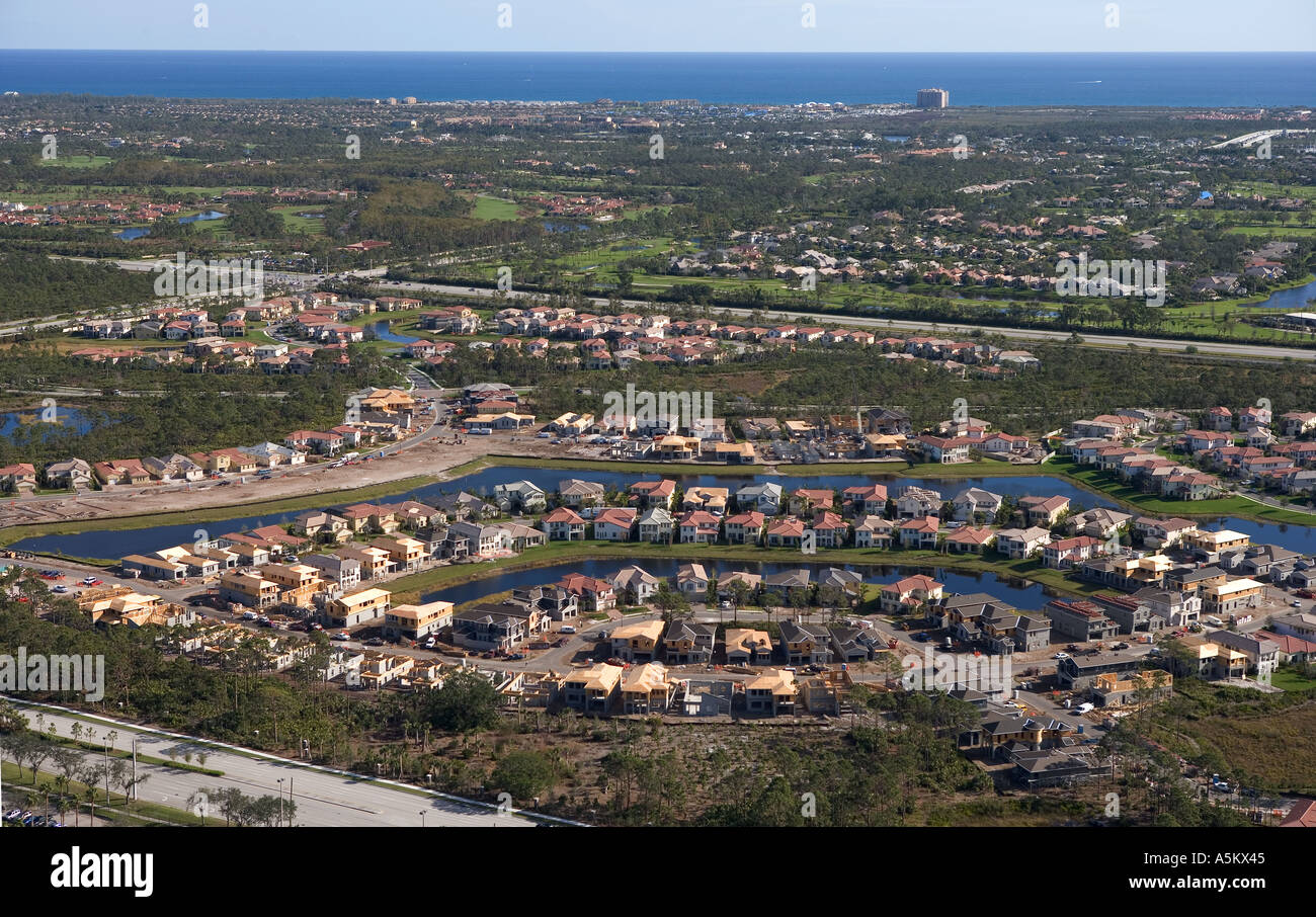 Airial vista della costruzione che ospita lo sviluppo in Florida USA Foto Stock