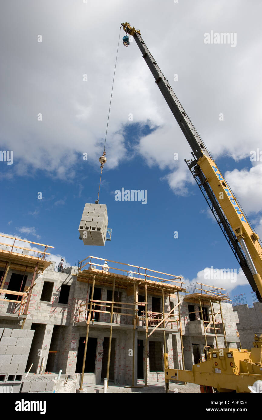 La costruzione di abitazioni installazione tetto truses in Florida USA Foto Stock
