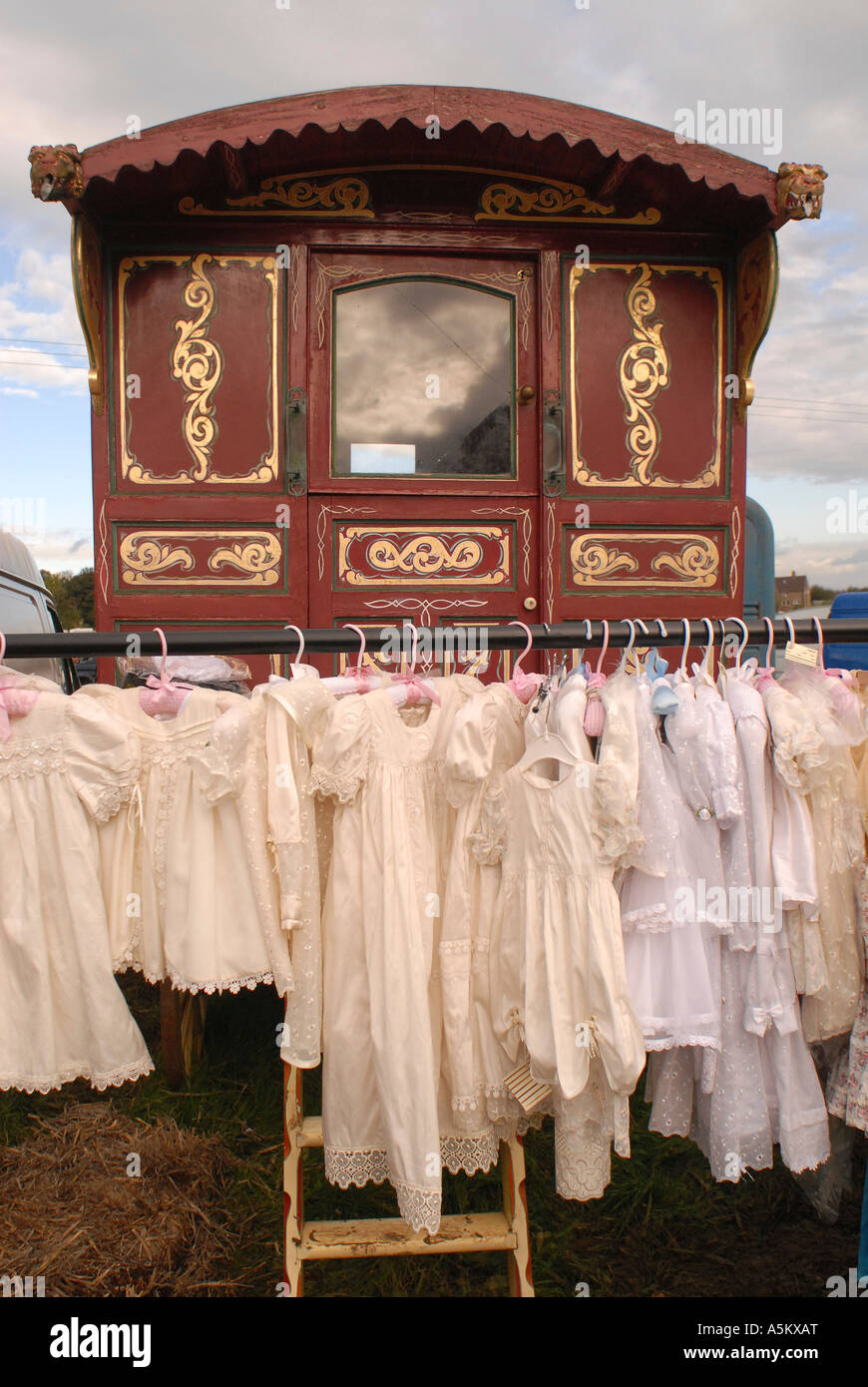 Un tradizionale viaggiatori caravan, Stow fiera cavalli, Stow on the Wold, Gloucestershire, Regno Unito Foto Stock
