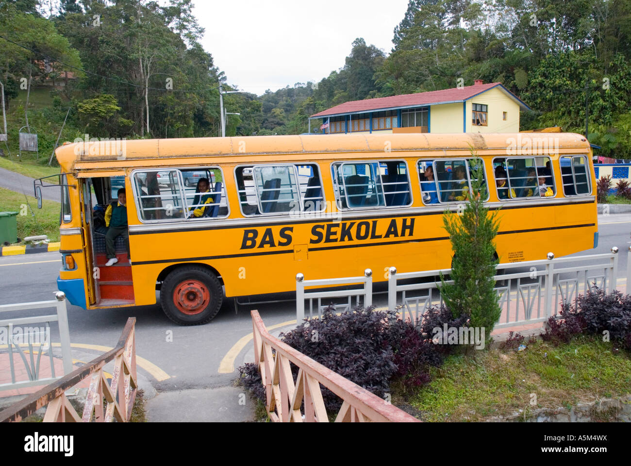 Malaysian scuola bus in Tanah Rata in Cameron Highlands Foto Stock