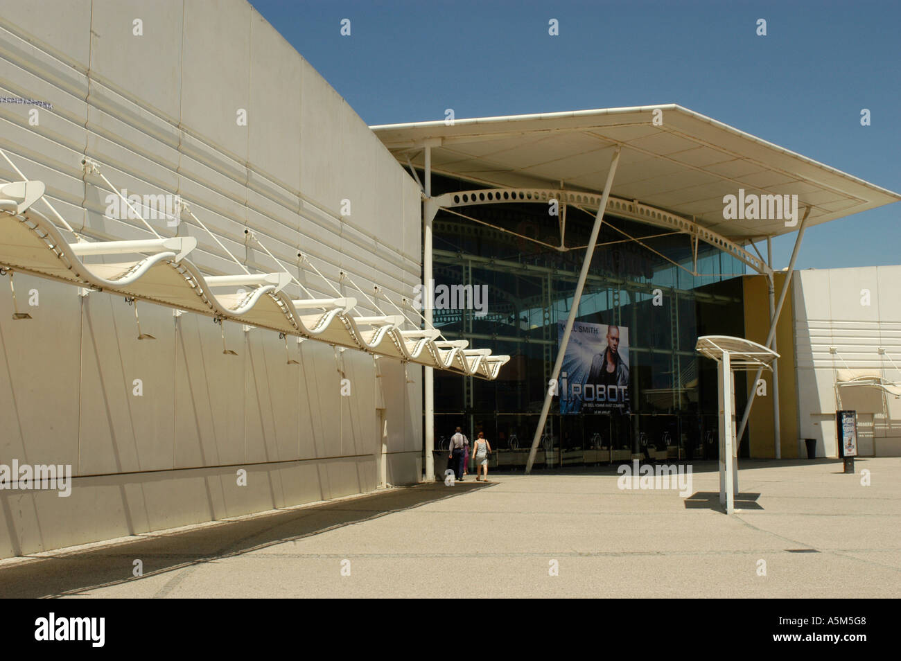 L'Odysseum è un enorme metroplex e un campione della moderna architettura di Montpellier Francia Foto Stock