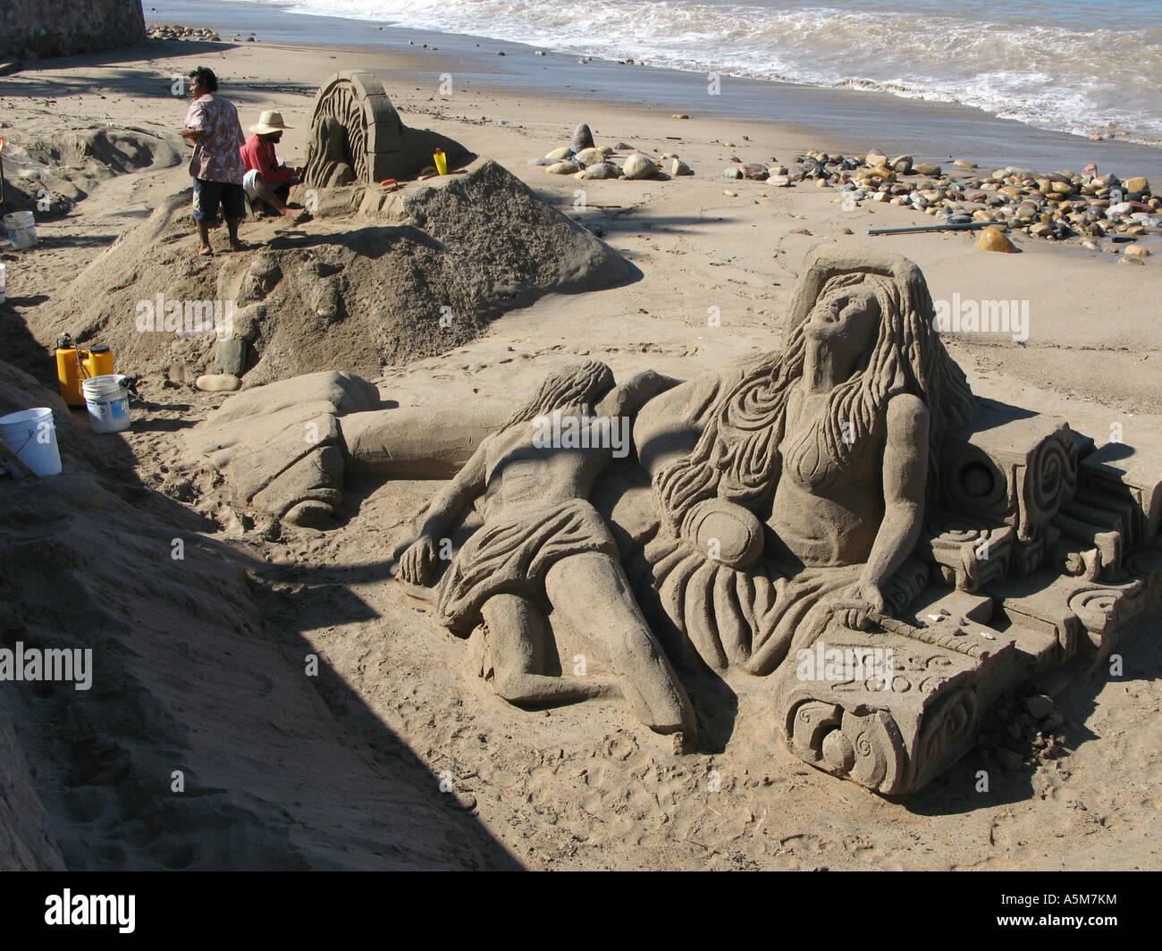 La scultura di sabbia sulla spiaggia lungo su El Malecon lungomare di Puerto Vallarta, Messico Foto Stock