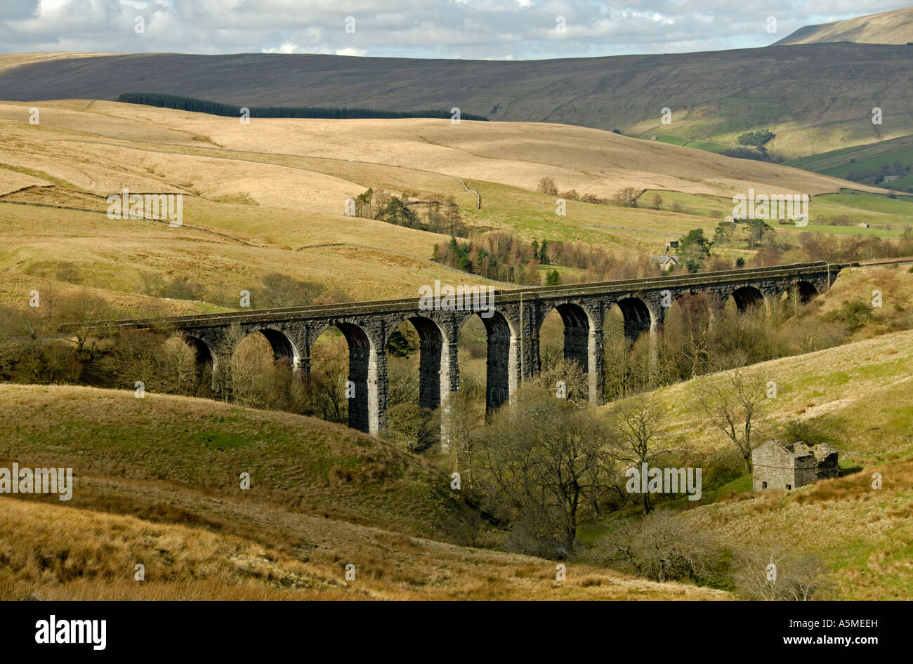 Dent testa viadotto sulla Leeds-Settle-Carlisle railway. Yorkshire Dales National Park, England, Regno Unito, Europa. Foto Stock