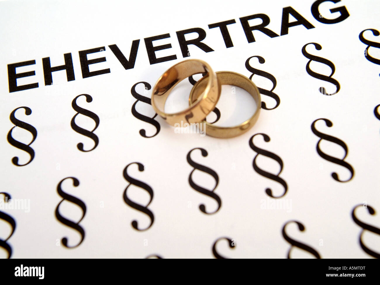 Symbolbild Ehevertrag simbolico per contratto di matrimonio Foto Stock