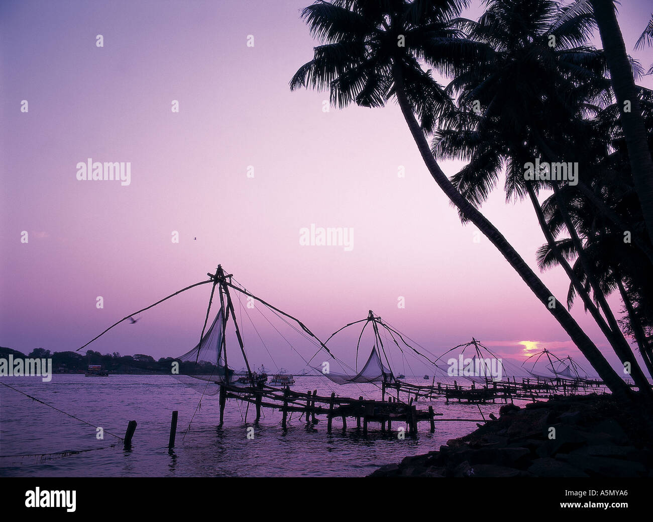 Cinese di reti da pesca a Cochin, India Kerala Foto Stock