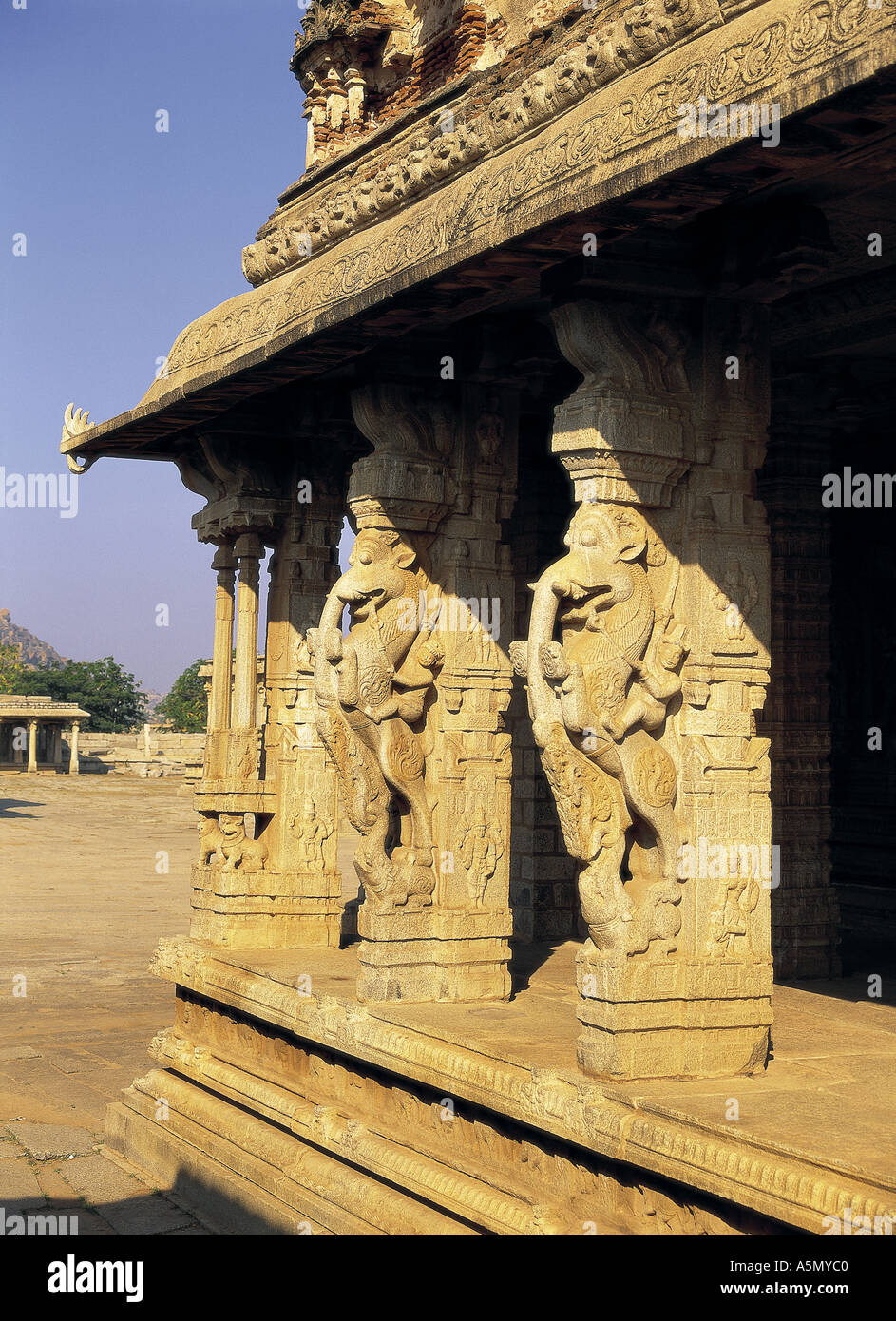 Sala da ballo al tempio Vittala Hampi Karnataka India Foto Stock