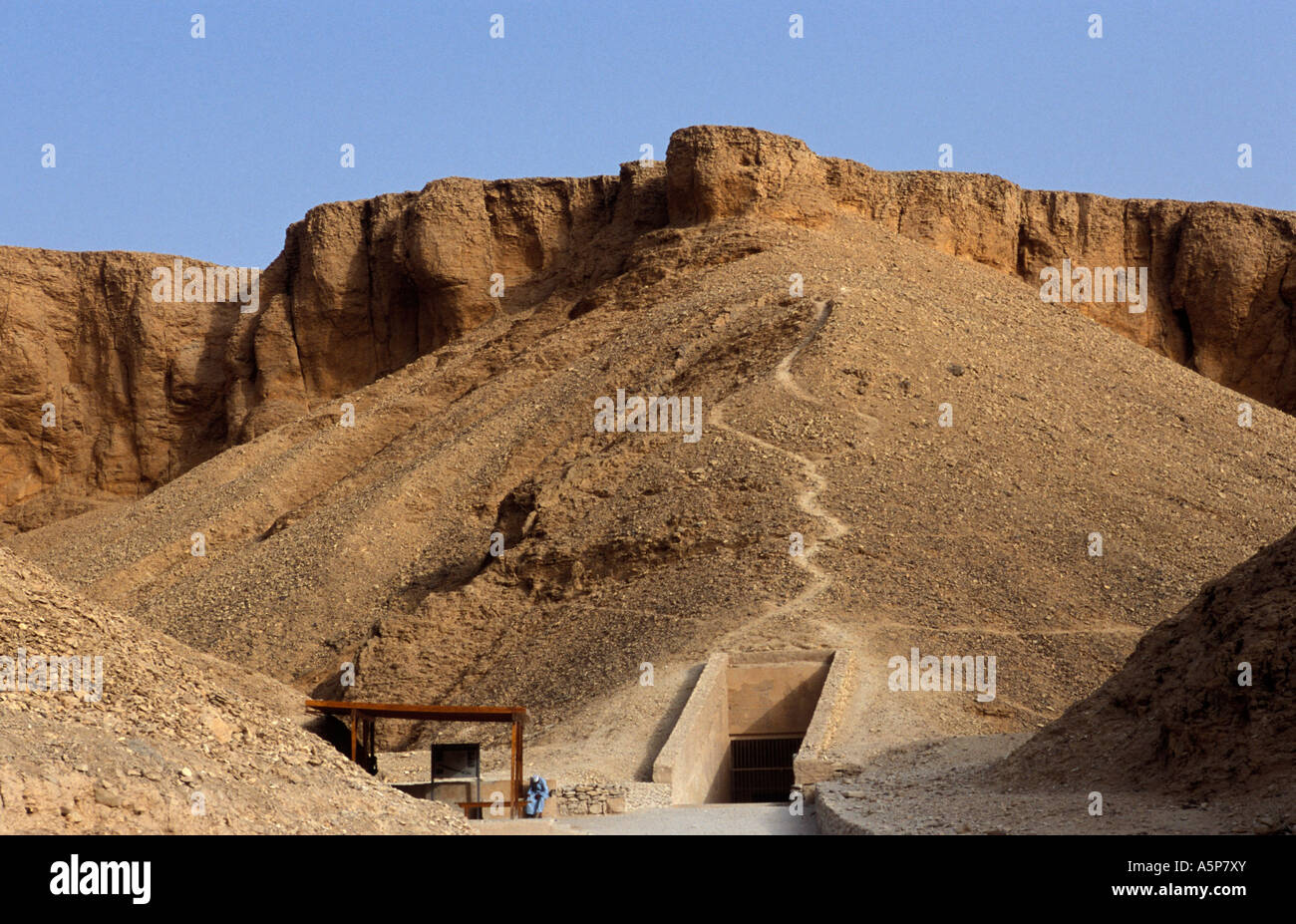 La Valle dei Re, ingresso di una tomba, Luxor, Egitto Foto Stock