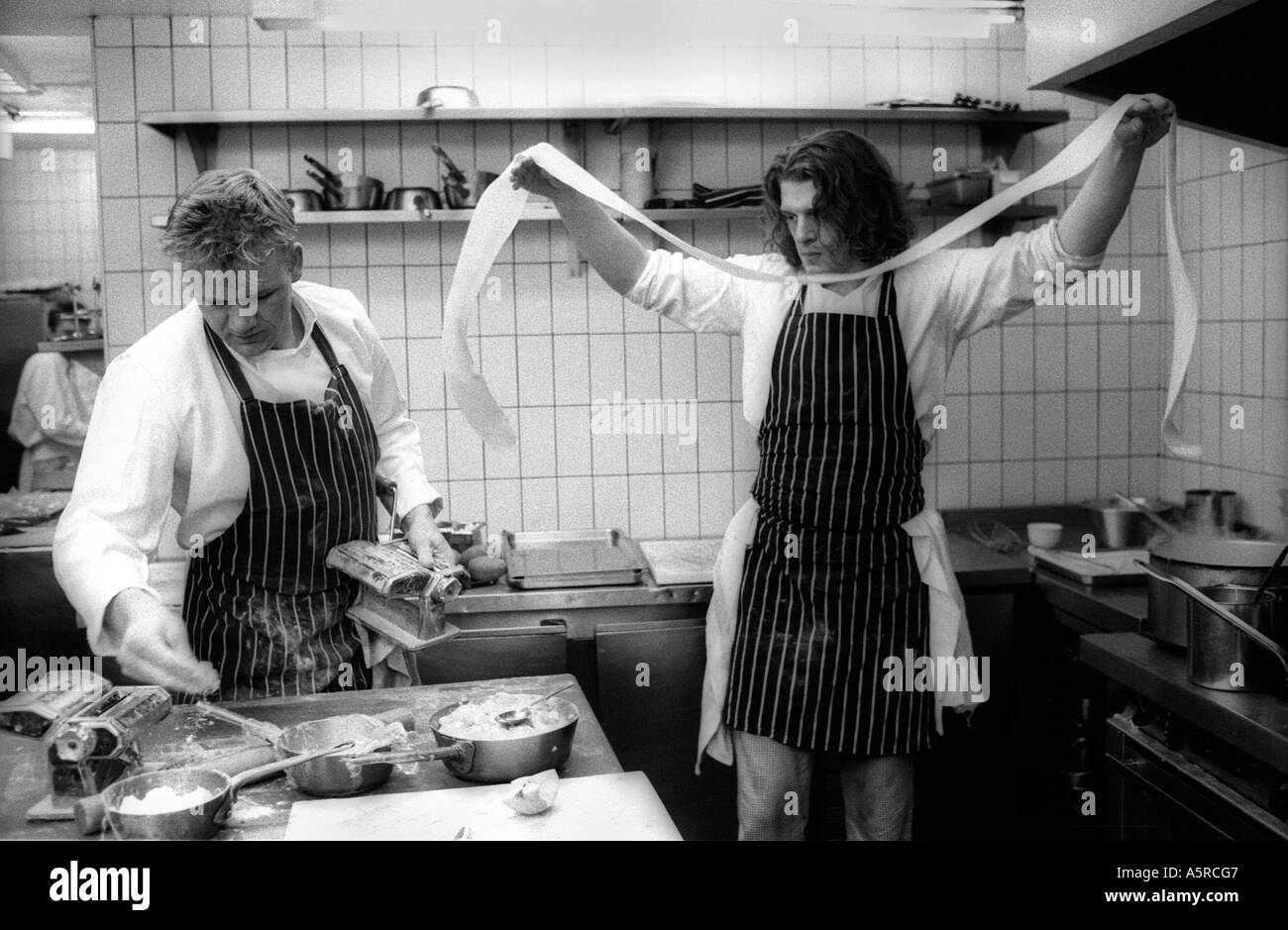 MARCO PIERRE WHITE E GORDON RAMSAY ad Harvey's Restaurant, Londra 1988 Foto Stock