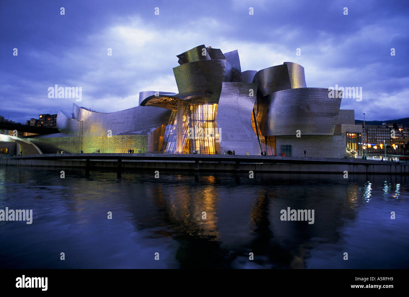 Il museo Guggenheim progettato da Frank Gehry BILBAO, Spagna Foto Stock