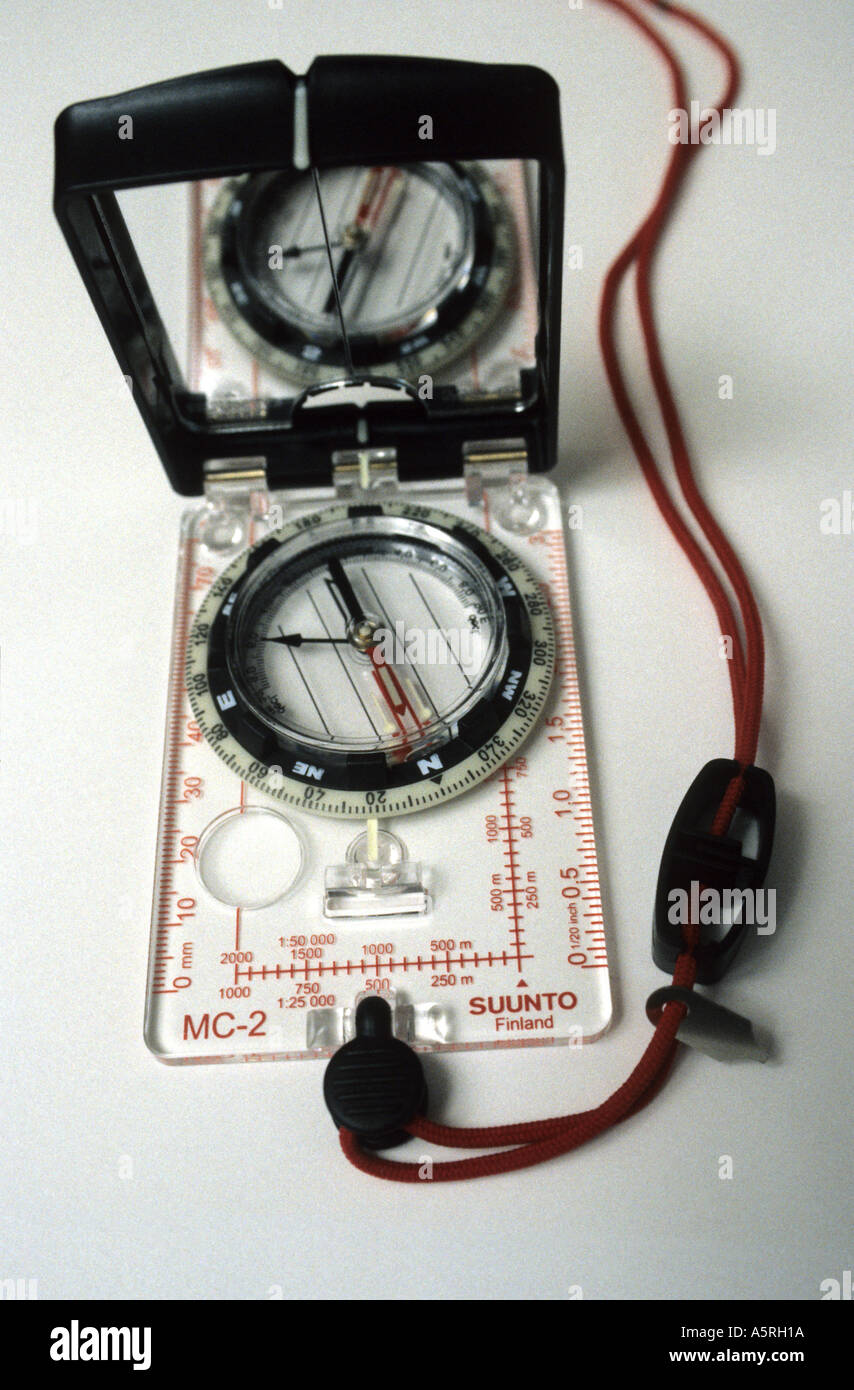 Suunto MC-2 specchio bussola di avvistamento utilizzato per camminare e orienteering Foto Stock
