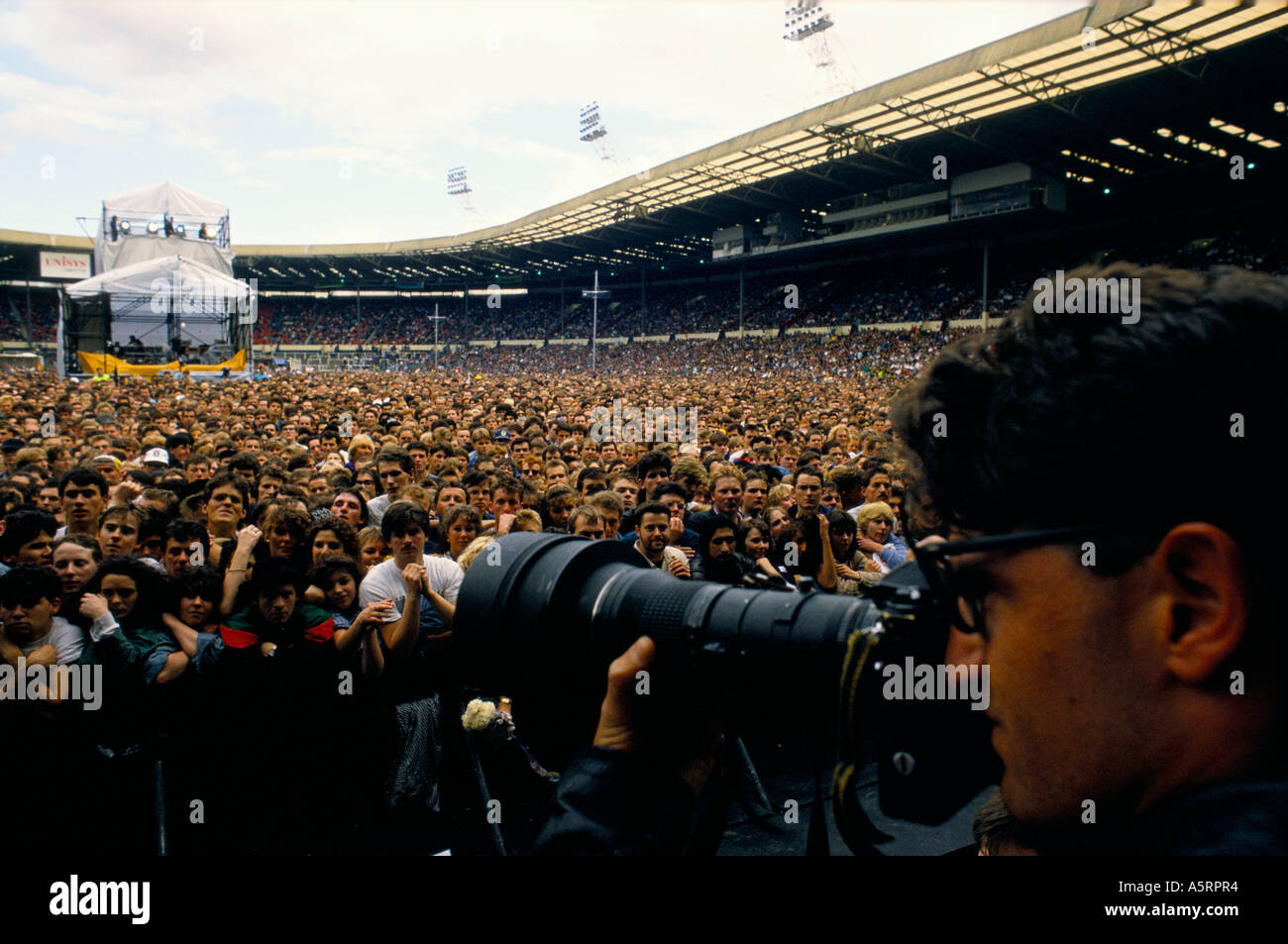 Fotografo presso il concerto di amnistia Foto Stock