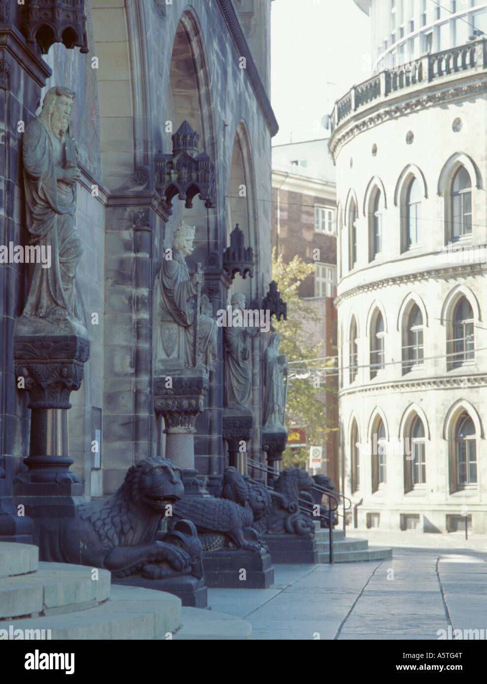 Sculture, Dom St Petri (Cattedrale di San Pietro), Marktplatz (Piazza del mercato), Città di Brema, Brema, Germania. Foto Stock