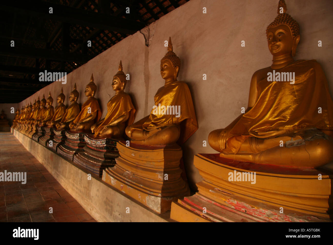 Buddha a Wat Phutthai Sawan o 'Monastery del Signore Buddha del cielo" Foto Stock