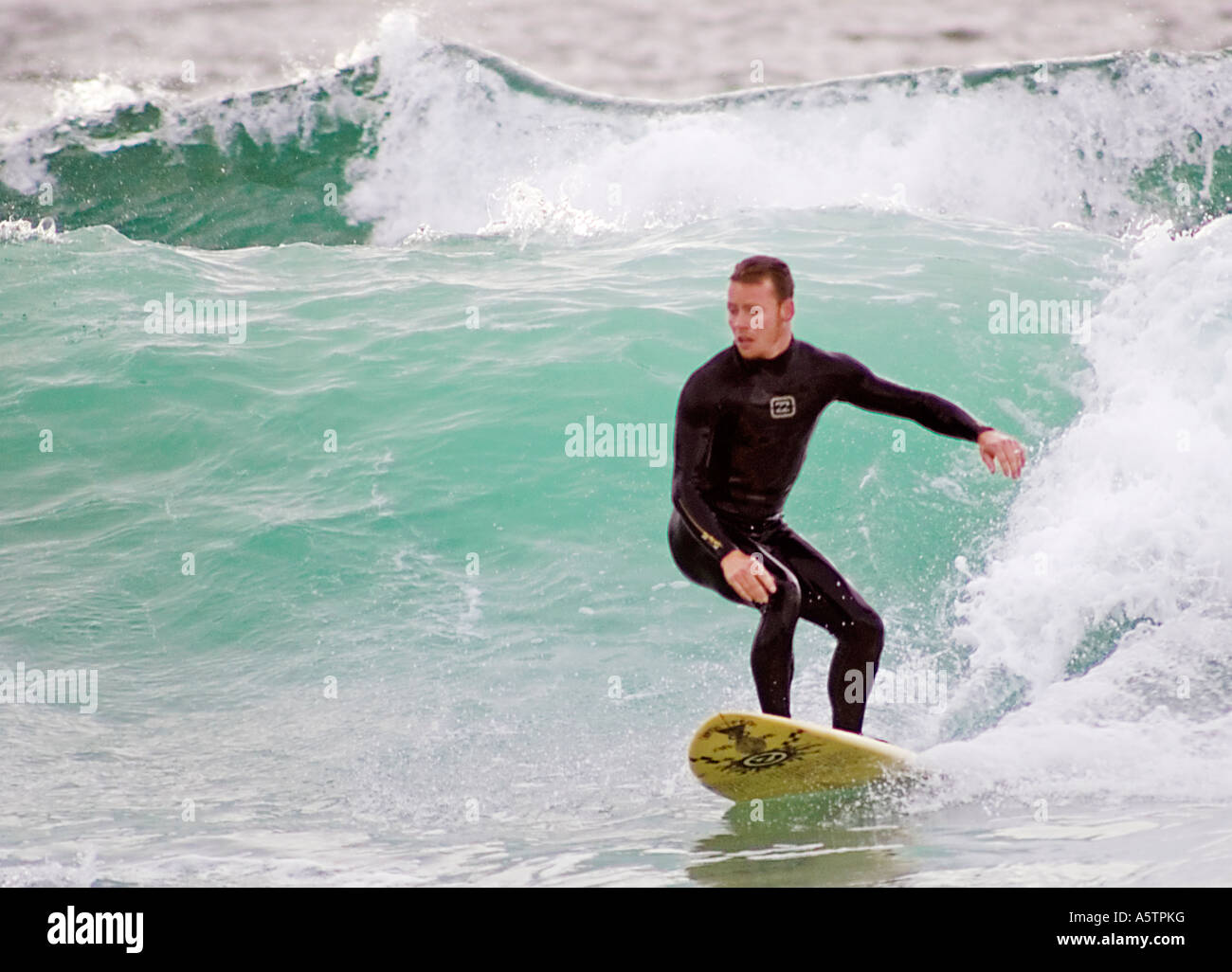 Surfer, Fistral Bay, Newquay Cornwall Inghilterra, Regno Unito Foto Stock