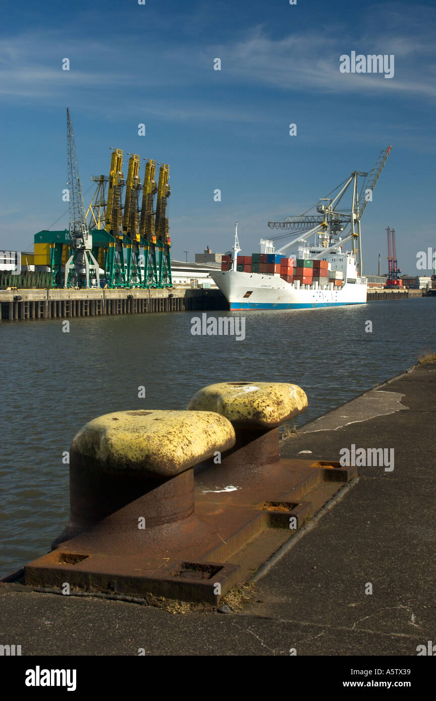 Contenitore nave al porto di Amburgo Germania Foto Stock