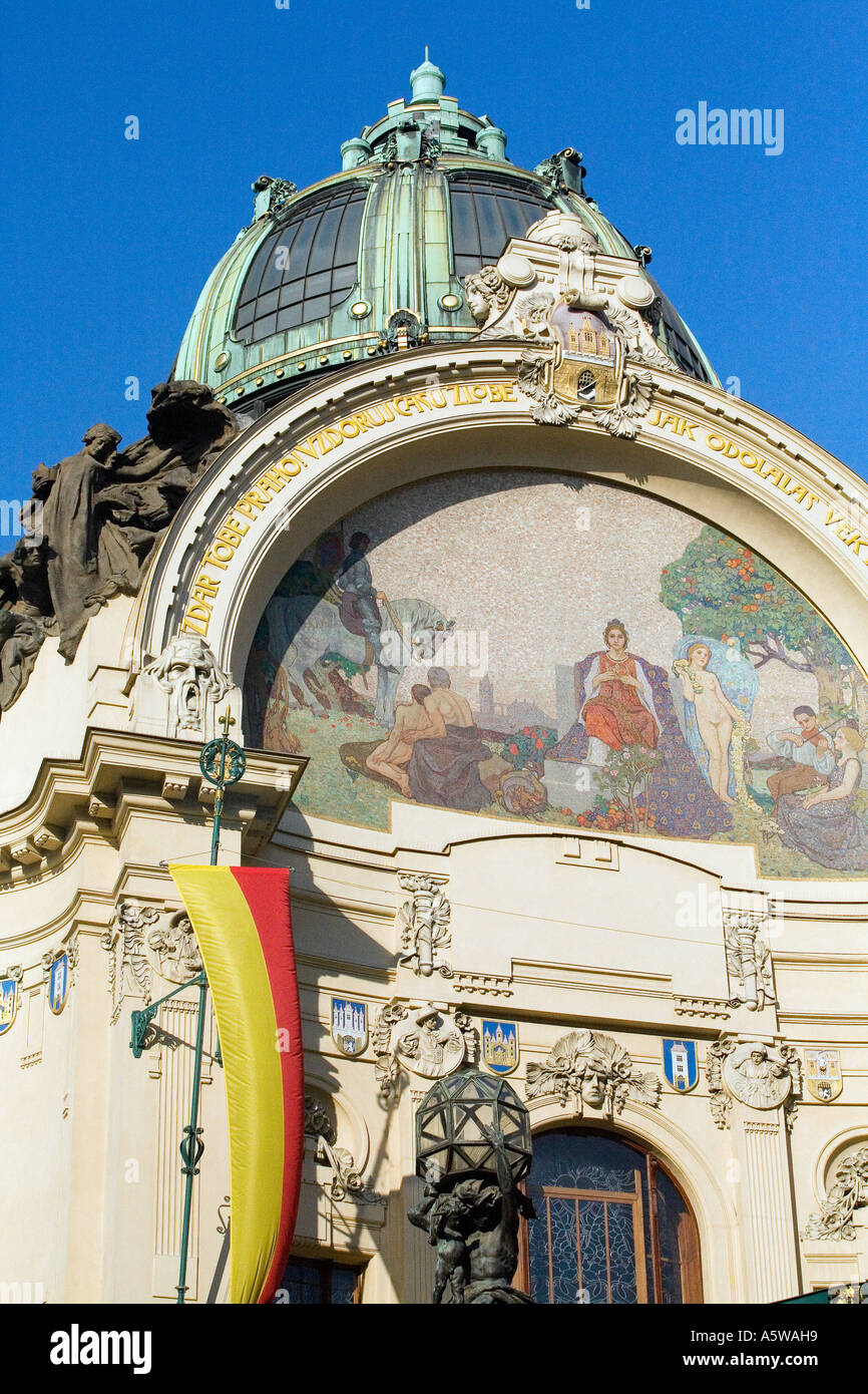 Design mosaico Apoteosi di Praga. Squisito Art Nouveau la facciata della Casa Municipale Hall di Obecni Dum. Praga Foto Stock