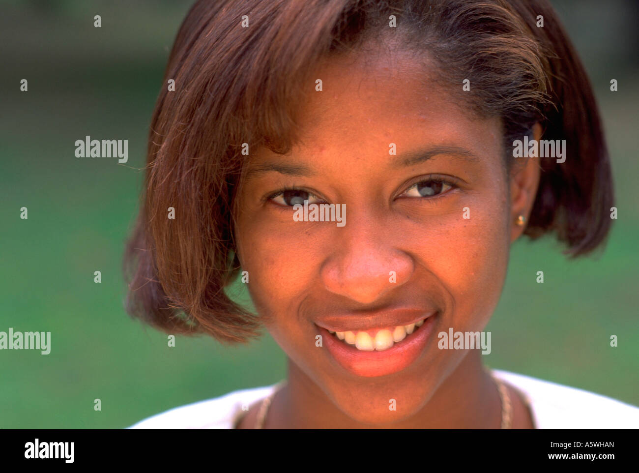 Painet hk2235 giamaicano Ragazza Ocho Rios Giamaica donna femmina labbra  sorriso di fronte agli occhi felice naturale bella dolce capelli neri  ritratto Foto stock - Alamy