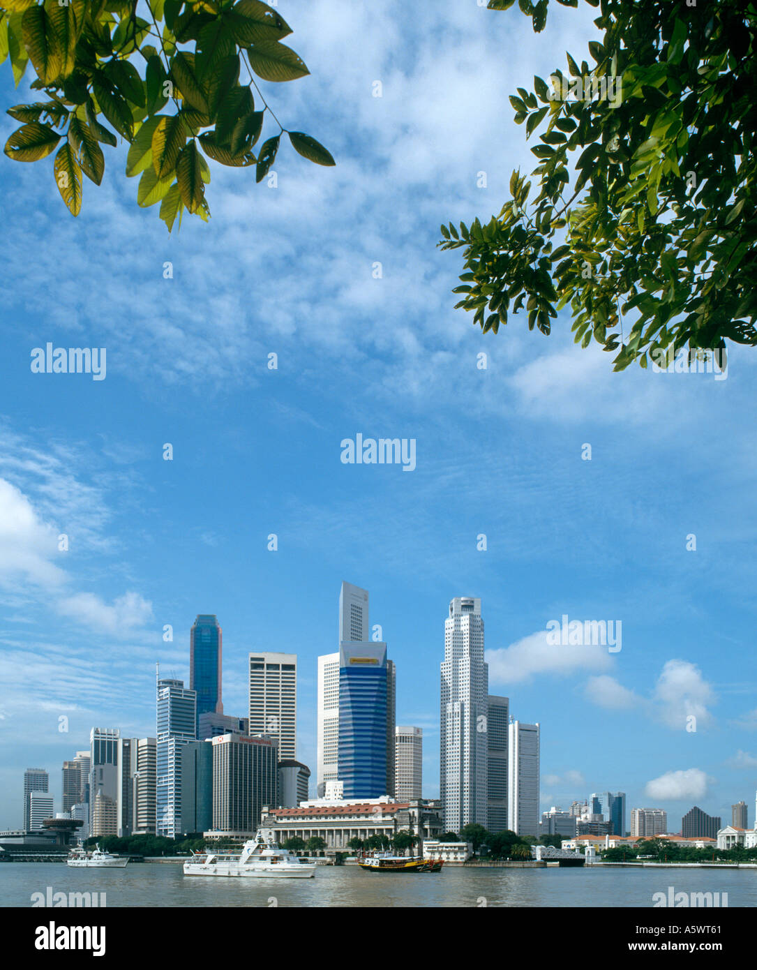 Skyline della città da Elisabetta a piedi, a Singapore nel 2003 Foto Stock