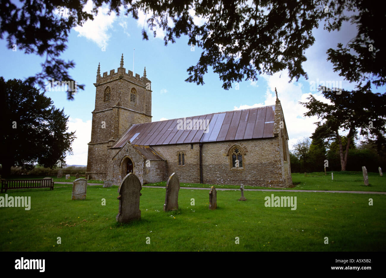 Leigh villaggio chiesa nel nord della contea di Dorset England Regno Unito Foto Stock