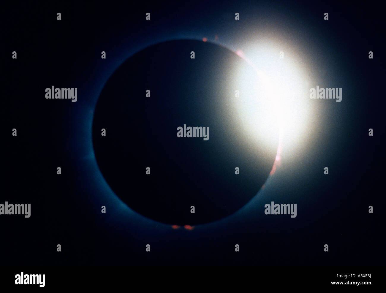 Eclipse solare che mostra l'effetto Diamond Ring alla fine della totalità Foto Stock